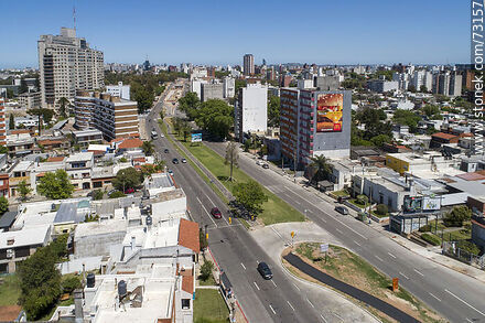 Vista aérea de Av. Italia y L. A. de Herrera hacia el oeste - Departamento de Montevideo - URUGUAY. Foto No. 73157