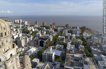 Vista aérea desde la Plaza Independencia al sur - Departamento de Montevideo - URUGUAY. Foto No. 73173