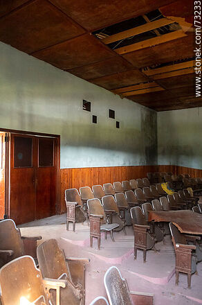 Interior del antiguo cine de Baygorria - Departamento de Durazno - URUGUAY. Foto No. 73233