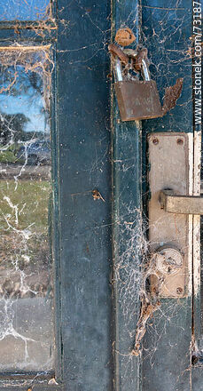 Spider-webbed entrance to the old Baygorria movie theater - Durazno - URUGUAY. Photo #73187