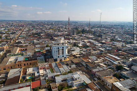 Vista aérea de las calles Gral. Artigas y Gral. Flores - Departamento de Tacuarembó - URUGUAY. Foto No. 73333