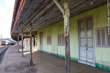 Antiguo andén de la estación de ferrocarril de Rivera - Departamento de Rivera - URUGUAY. Foto No. 73507