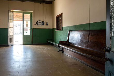 Sala de espera de la estación de trenes de Rivera - Departamento de Rivera - URUGUAY. Foto No. 73493