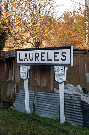 Laureles railroad station sign - Department of Rivera - URUGUAY. Photo #73393