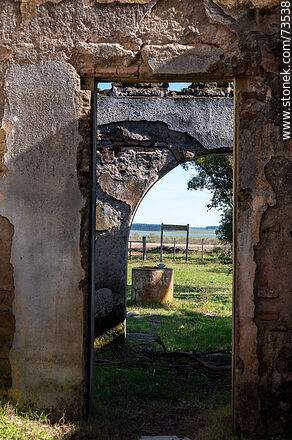 Old Estancia Molles farmhouse on route 4 - Durazno - URUGUAY. Photo #73538