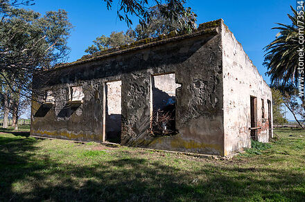 Old Estancia Molles farmhouse on route 4 - Durazno - URUGUAY. Photo #73534