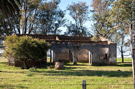 Old Estancia Molles farmhouse on route 4 - Durazno - URUGUAY. Photo #73526