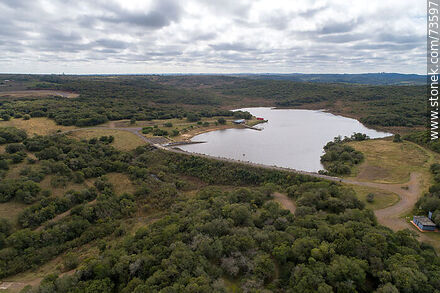 Vista aérea del lago del Parque Gran Bretaña - Departamento de Rivera - URUGUAY. Foto No. 73597