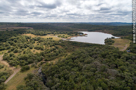 Vista aérea del lago del Parque Gran Bretaña - Departamento de Rivera - URUGUAY. Foto No. 73596