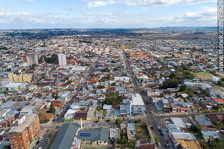 Vista aérea de las calles Uruguay y Rivera - Departamento de Rivera - URUGUAY. Foto No. 73626
