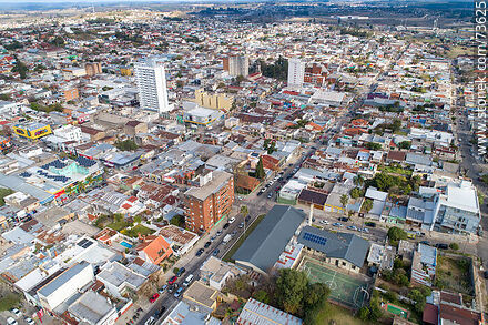 Vista aérea de las calles Uruguay y Rivera - Departamento de Rivera - URUGUAY. Foto No. 73625