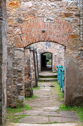 Arcadas en línea construidas de piedra y ladrillo - Departamento de Rivera - URUGUAY. Foto No. 73836