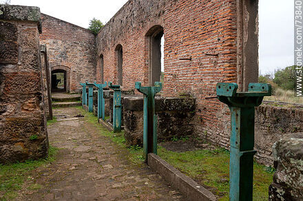 Restos de la antigua represa - Departamento de Rivera - URUGUAY. Foto No. 73840