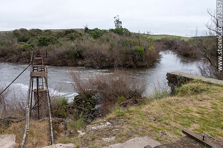 Remains of a bridge to the creek - Department of Rivera - URUGUAY. Photo #73857