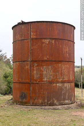 Cylindrical iron tank - Department of Rivera - URUGUAY. Photo #73720