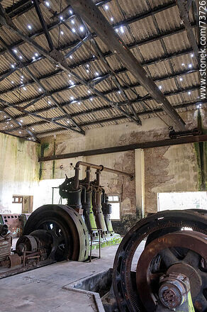 Old machinery for the generation of electric energy. Leaky ceilings - Department of Rivera - URUGUAY. Photo #73726
