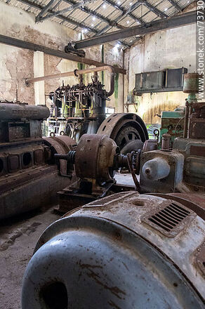 Antigua maquinaria para la generación de energía eléctrica - Departamento de Rivera - URUGUAY. Foto No. 73730