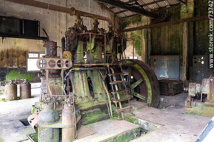 Antigua maquinaria para la generación de energía eléctrica - Departamento de Rivera - URUGUAY. Foto No. 73742