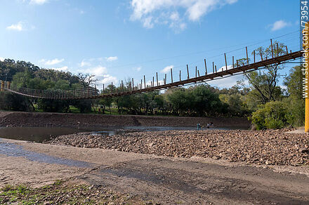 Puente peatonal sobre el arroyo Jabonería - Departamento de Tacuarembó - URUGUAY. Foto No. 73954