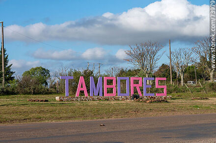 Letrero de Tambores a la entrada del pueblo - Departamento de Paysandú - URUGUAY. Foto No. 73979