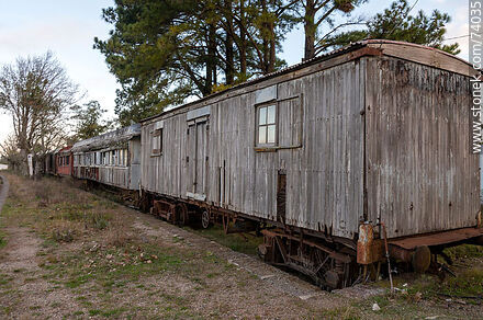 Very old carriages of the Piedra Sola train station, junction with Salto Line. - Department of Paysandú - URUGUAY. Photo #74035