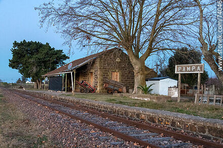 Old Pampa station a few meters away from Route 5. - Tacuarembo - URUGUAY. Photo #74046