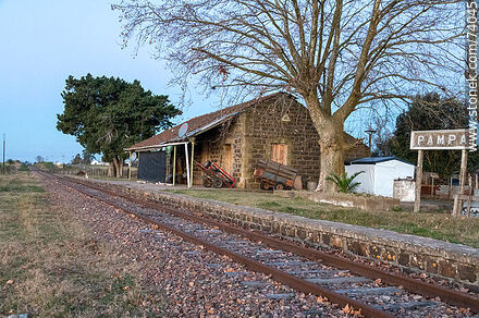 Old Pampa station a few meters away from Route 5. - Tacuarembo - URUGUAY. Photo #74045