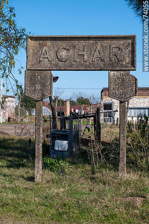 Cartel de la estación de ferrocarril de pueblo Achar - Departamento de Tacuarembó - URUGUAY. Foto No. 74055