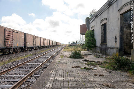 Restos de la antigua estación Churchill - Departamento de Tacuarembó - URUGUAY. Foto No. 74167