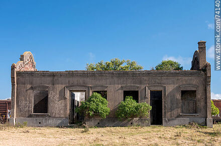 Restos de la antigua estación Churchill - Departamento de Tacuarembó - URUGUAY. Foto No. 74140
