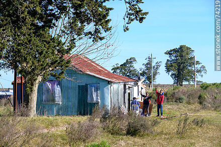 Housing in the former train station - Department of Cerro Largo - URUGUAY. Photo #74219