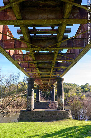 Puente ferroviario sobre el arroyo Fraile Muerto - Departamento de Cerro Largo - URUGUAY. Foto No. 74254