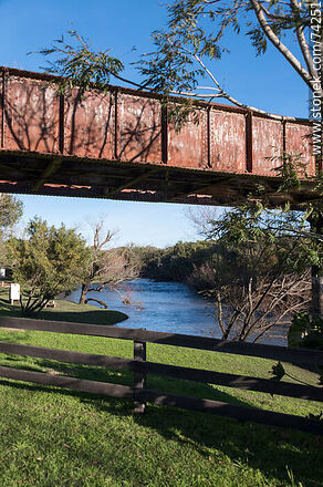 Railroad bridge over Fraile Muerto Creek - Department of Cerro Largo - URUGUAY. Photo #74251