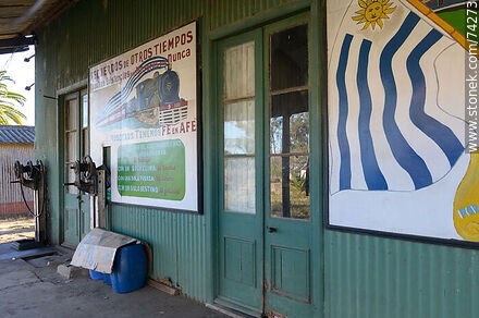Estación de tren de Fraile Muerto. Murales recordatorios del tren - Departamento de Cerro Largo - URUGUAY. Foto No. 74273