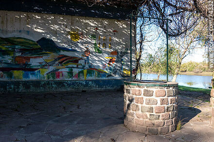 Cistern and mural in front of the river - Department of Cerro Largo - URUGUAY. Photo #74332