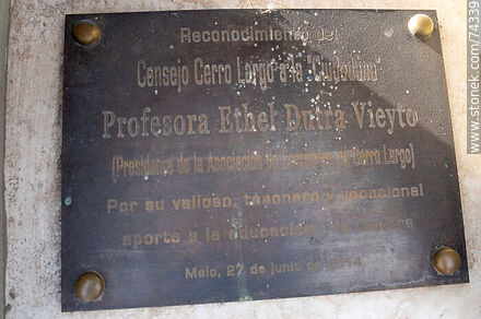 Casa de Juana de Ibarbourou. Reconocimiento a la Prof. Ethel Dutra - Departamento de Cerro Largo - URUGUAY. Foto No. 74339