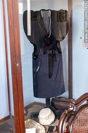 Casa de Juana de Ibarbourou. Un vestido de la poetisa - Departamento de Cerro Largo - URUGUAY. Foto No. 74352