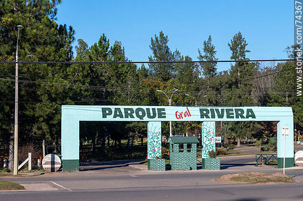 Parque Rivera frente a rutas 7 y 26 - Departamento de Cerro Largo - URUGUAY. Foto No. 74367