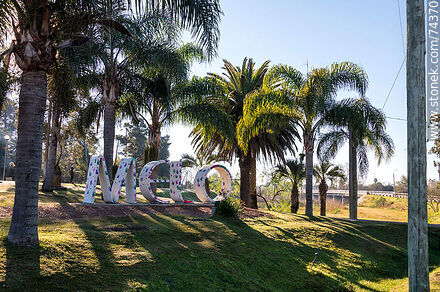 Letras de Melo capital de Cerro Largo en la entrada a la ciudad - Departamento de Cerro Largo - URUGUAY. Foto No. 74370