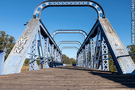 Antiguo puente ferroviario sobre el arroyo Conventos transformado en peatonal - Departamento de Cerro Largo - URUGUAY. Foto No. 74403