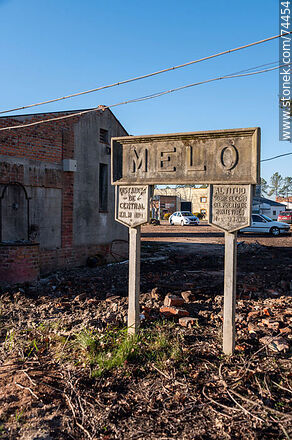 Sign at the former Melo train station - Department of Cerro Largo - URUGUAY. Photo #74454