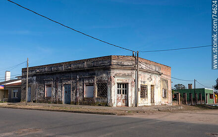 Old building - Department of Cerro Largo - URUGUAY. Photo #74624