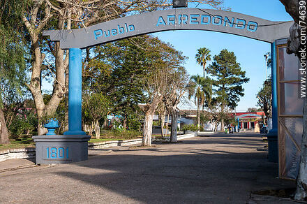 Plaza de Río Branco. Arco Pueblo Arredondo 1801 - 1853 - Departamento de Cerro Largo - URUGUAY. Foto No. 74639