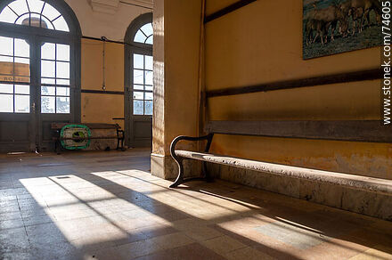 Antigua estación de trenes de Río Branco. Sala de espera de la estación - Departamento de Cerro Largo - URUGUAY. Foto No. 74605