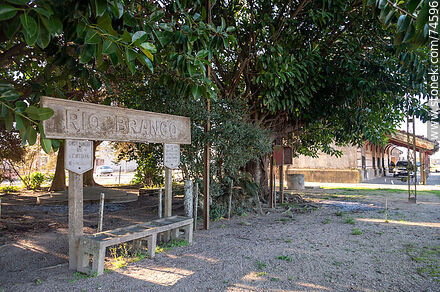 Old Rio Branco train station. Platform and sign with its name - Department of Cerro Largo - URUGUAY. Photo #74596