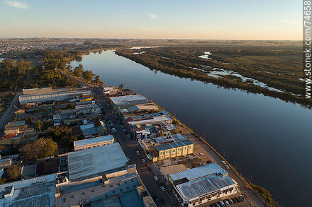 Vista aérea de Río Branco y el río Yaguarón al atardecer - Departamento de Cerro Largo - URUGUAY. Foto No. 74658