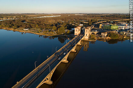 Foto aérea del puente Barón de Mauá que une las ciudades de Río Branco y Jaguarão sobre el río Yaguarón - Departamento de Cerro Largo - URUGUAY. Foto No. 74672