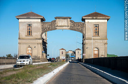 Baron de Maua Bridge. Border with Uruguay - Department of Cerro Largo - URUGUAY. Photo #74725