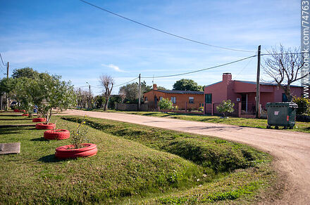 Street with popular housing - Department of Treinta y Tres - URUGUAY. Photo #74763
