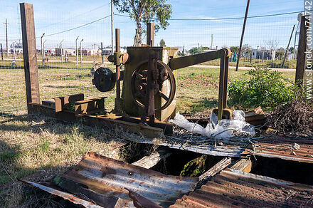 Old water pump of the railroad station - Department of Treinta y Tres - URUGUAY. Photo #74742